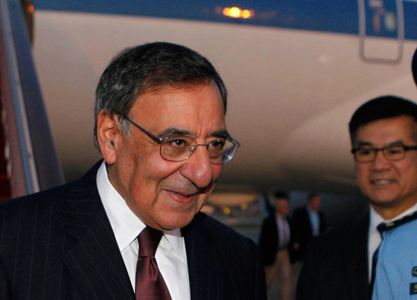 US Defense Secretary Leon Panetta arrives in Beijing on Monday evening after a visit to Japan.  US 'will not take sides over islands'