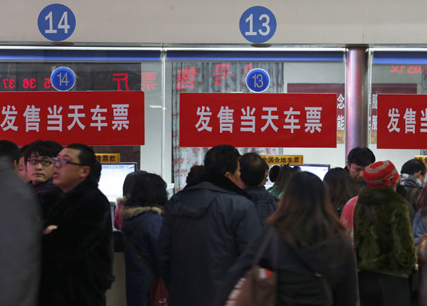 People crowd a ticket office at the Beijing West Railway Station on Thursday. KUANG LINHUA / CHINA DAILY Tickets for new bullet train route selling fast