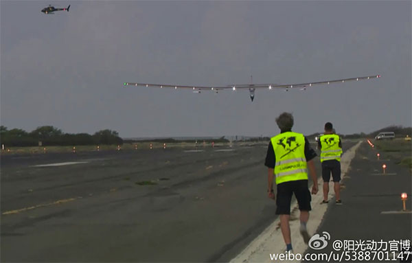 Solar Impulse lands in Hawaii after 118-hour non-stop flight