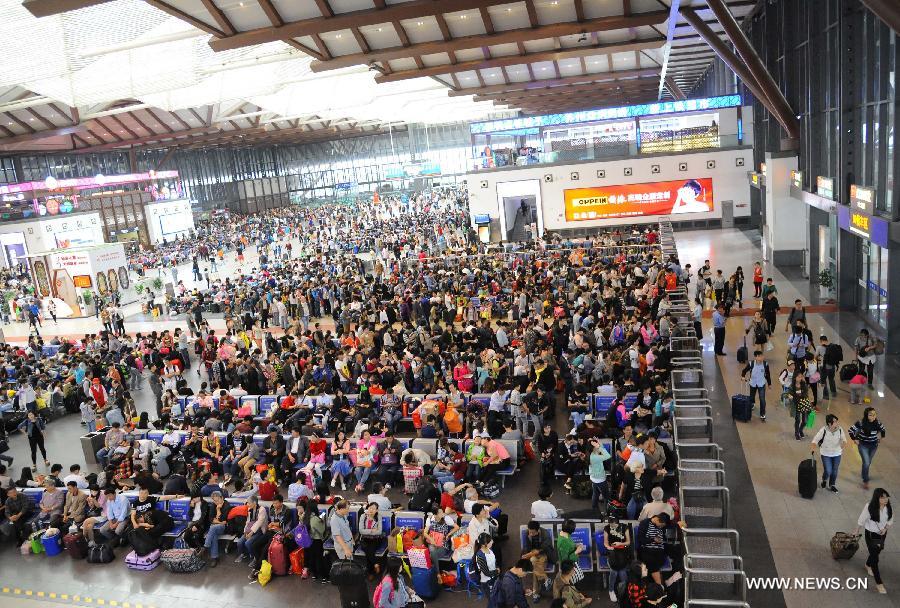 Holiday travel surges as vacationers return to work