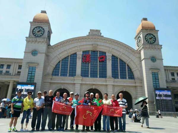Wuhan cyclist, 68, rides across Europe in 100 days