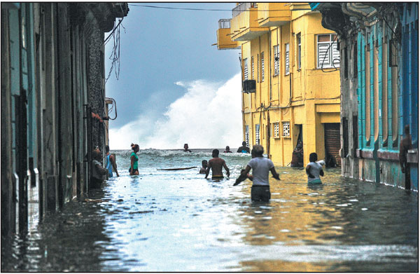 Weakened Irma lashes Florida with wind, rain