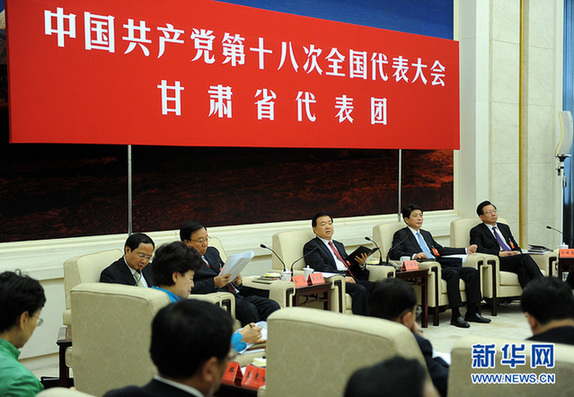 甘肅省代表團(tuán)討論對中外記者開放