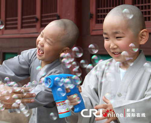 韓國(guó)童僧歡慶兒童節(jié)
