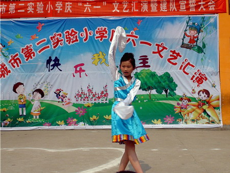 河南項(xiàng)城小學(xué)生唱紅歌慶六一