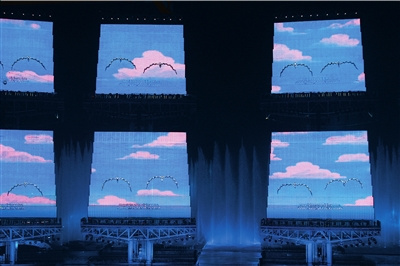 亞運(yùn)開幕式全揭秘:180懸空人玩拼圖