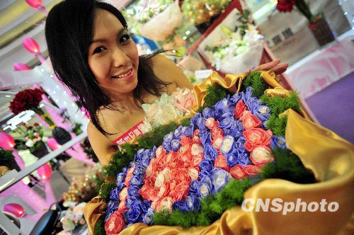 香港展出罕見變色玫瑰花