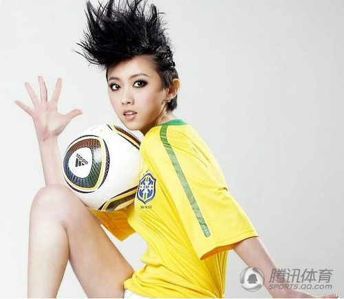 足球?qū)氊惗￡隙贪l(fā)造型助威世界杯