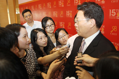 俞建華: 為世界各國客商搭建溝通交流平臺做好準(zhǔn)備