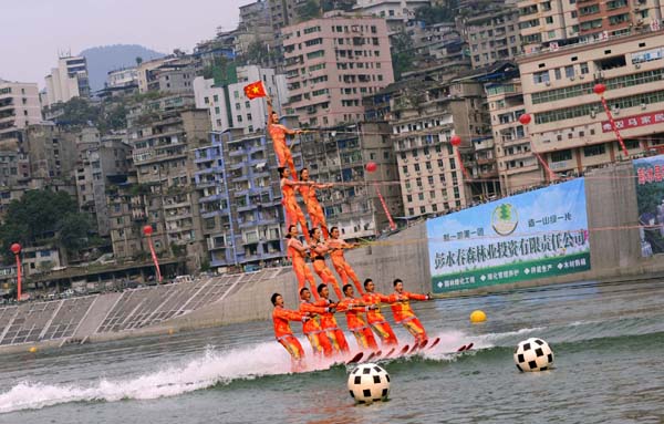 2012中美澳藝術(shù)滑水對抗賽彭水開戰(zhàn) 中國隊(duì)領(lǐng)跑首天比賽