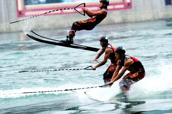 2012中美澳藝術(shù)滑水對抗賽彭水開戰(zhàn) 中國隊(duì)領(lǐng)跑首天比賽