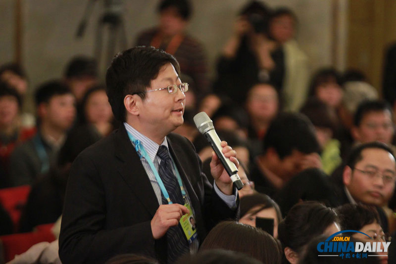 香港文匯報記者在政協(xié)十二屆一次會議新聞發(fā)布會上提問