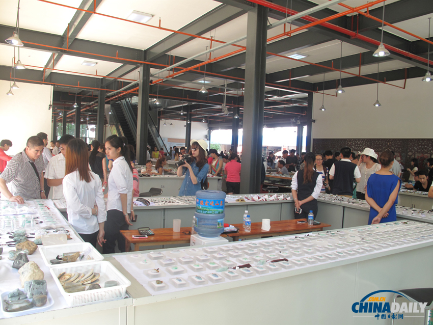 姐告邊境貿(mào)易區(qū) 全國唯一實(shí)行“境內(nèi)關(guān)外”的貿(mào)易特區(qū)