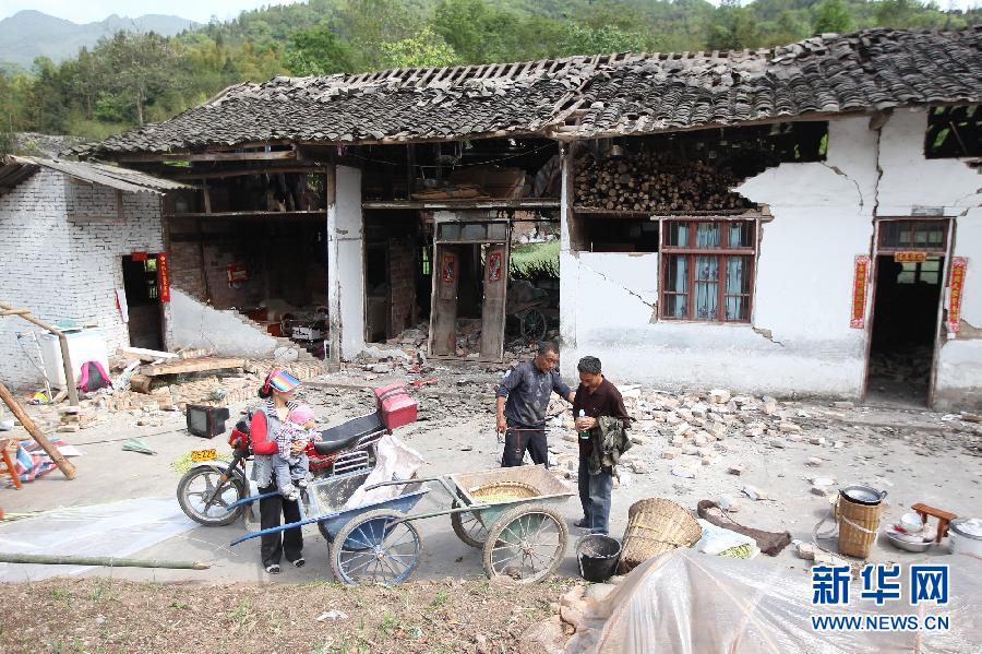 直擊四川雅安重災(zāi)區(qū)龍門(mén)鄉(xiāng)