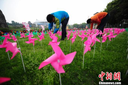 湖南公園清明十萬風(fēng)車寄思念