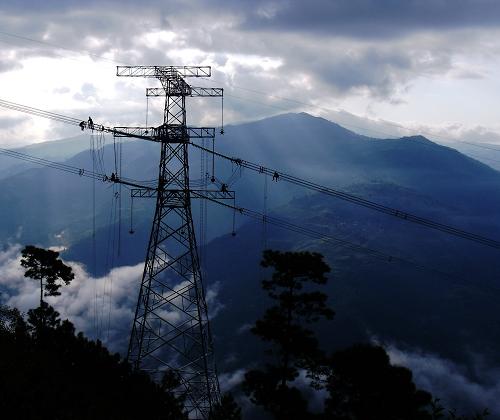 云南華能小灣水電站首臺機組正式投產(chǎn)發(fā)電