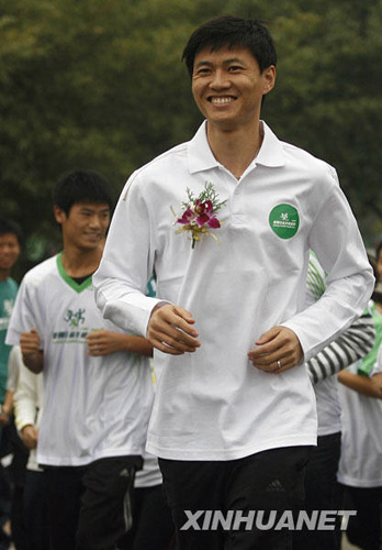 武漢舉行萬(wàn)人健康跑