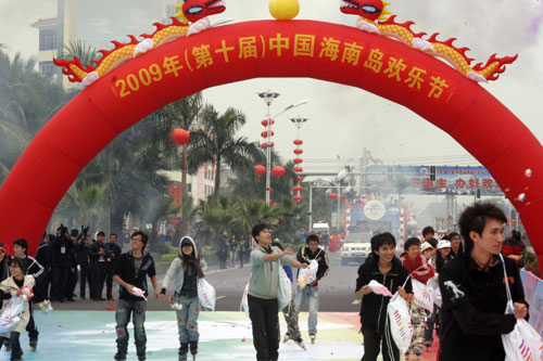 2009年中國海南島歡樂節(jié)風(fēng)情彩車競(jìng)舞儋州
