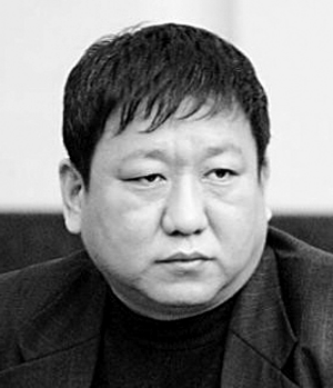 哈爾濱億萬(wàn)富翁被控雇兇殺人案開(kāi)審(圖)