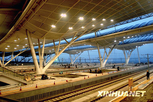 武漢火車站進行首次試燈 預計20日投入使用