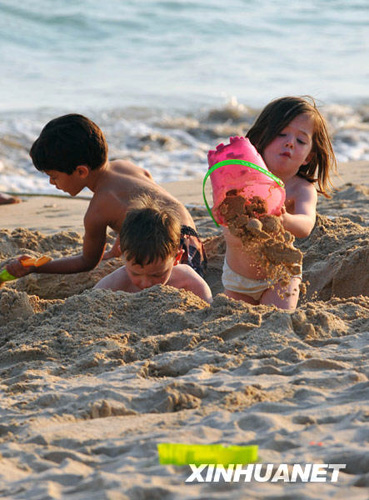 海南:冬日陽(yáng)光“醉”游人