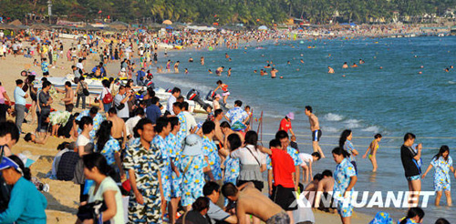 海南:冬日陽(yáng)光“醉”游人