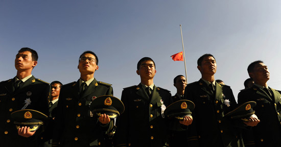 三名維和警察骨灰運(yùn)抵昆明(圖)