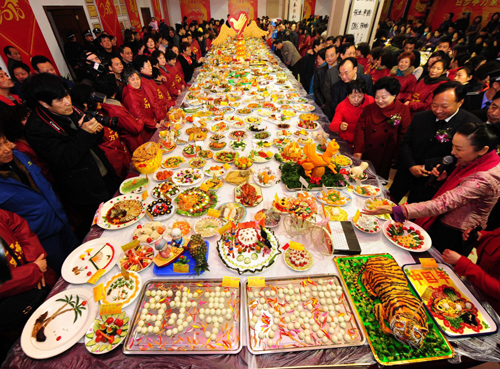 武漢:“萬家宴”盛情慶小年