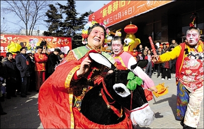 十余民間花會南城鬧新春（圖）