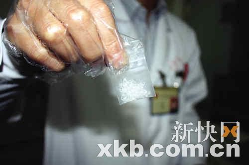 廣東韶關(guān)夜總會(huì)專(zhuān)派小姐陪客吸毒(組圖)