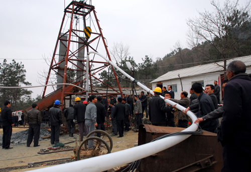 河南泌陽一鐵礦發(fā)生透水事故 11人被困井下