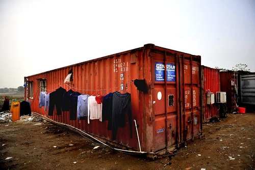 福州高樓旁的城市“柜族”