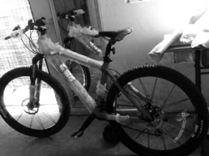 溫州“掄車男”拍賣小沈陽送的自行車(圖)