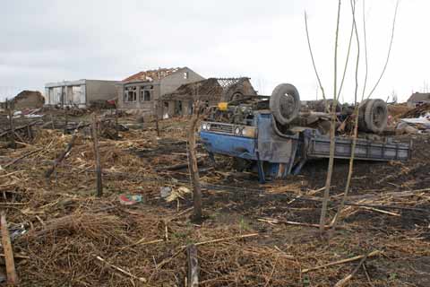綏化龍卷風(fēng)過后(圖)