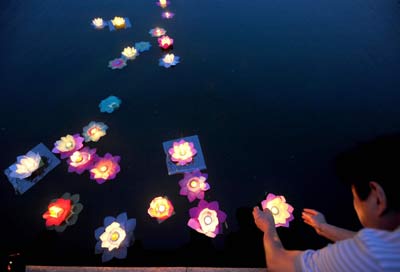 瑰麗河燈　祈福納吉