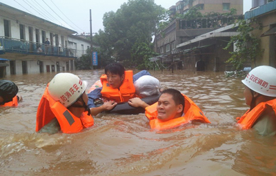戰(zhàn)滔天巨浪 救黎民百姓—安徽省安慶市消防支隊抗洪搶險紀實