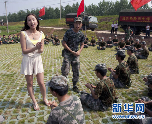 全軍和武警部隊開展各種活動喜迎建軍節(jié)