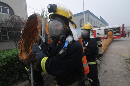 河南首次進行大跨度大空間建筑滅火救援演習(xí)