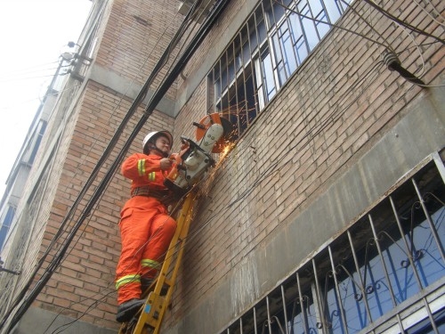 家門(mén)反鎖三歲幼童被困屋內(nèi) 宜陽(yáng)消防緊急救援