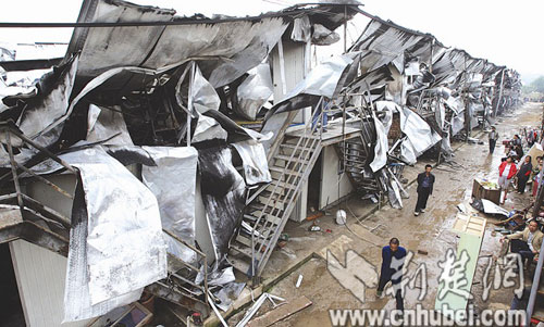 黃陂48套拆遷過(guò)渡房被燒塌 每戶(hù)將補(bǔ)償兩千元