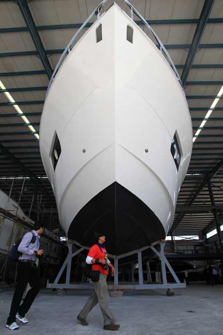 亞洲主流媒體代表團參觀珠海太陽鳥游艇制造廠