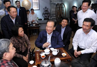 溫家寶赴廣州珠?？疾炝私饨?jīng)濟(jì)社會(huì)發(fā)展情況