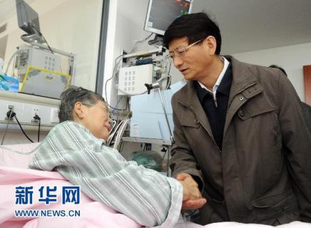 上海火災(zāi)事故傷員得到有效救治(圖)