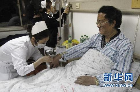 上?；馂?zāi)事故傷員得到有效救治(圖)