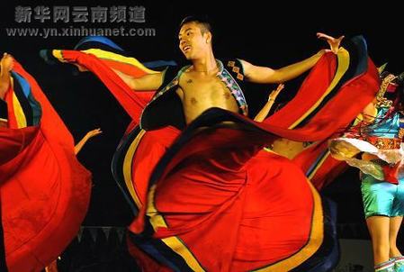 民族聯(lián)歡 同歌共舞