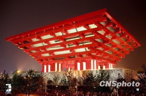 世博中國(guó)館再迎客 觀眾爭(zhēng)趕“首場(chǎng)”排長(zhǎng)隊(duì)