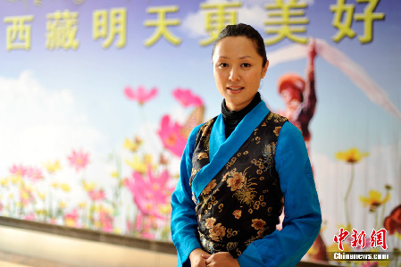 中國首個藏族空姐德慶央宗