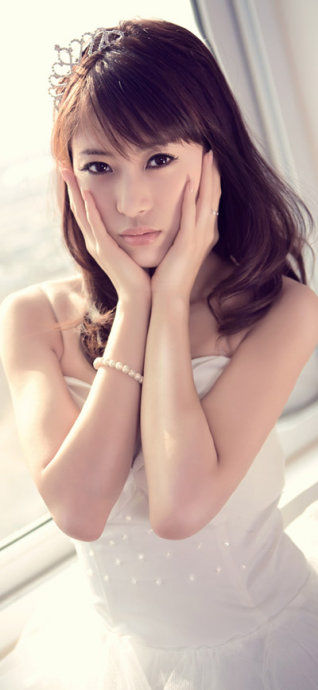 “中國(guó)第一美女空姐”張瀚寫真