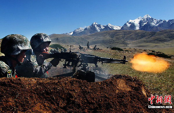 解放軍首次在高海拔高寒地區(qū)組織陸空聯(lián)合演習(xí)
