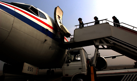 2012春運(yùn)航企加飛航班突破一萬